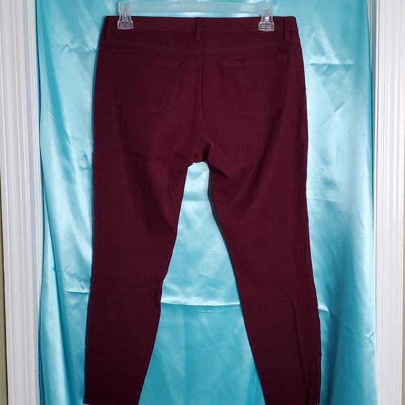 Banana Republic Capri Pants - Picture 3 of 5